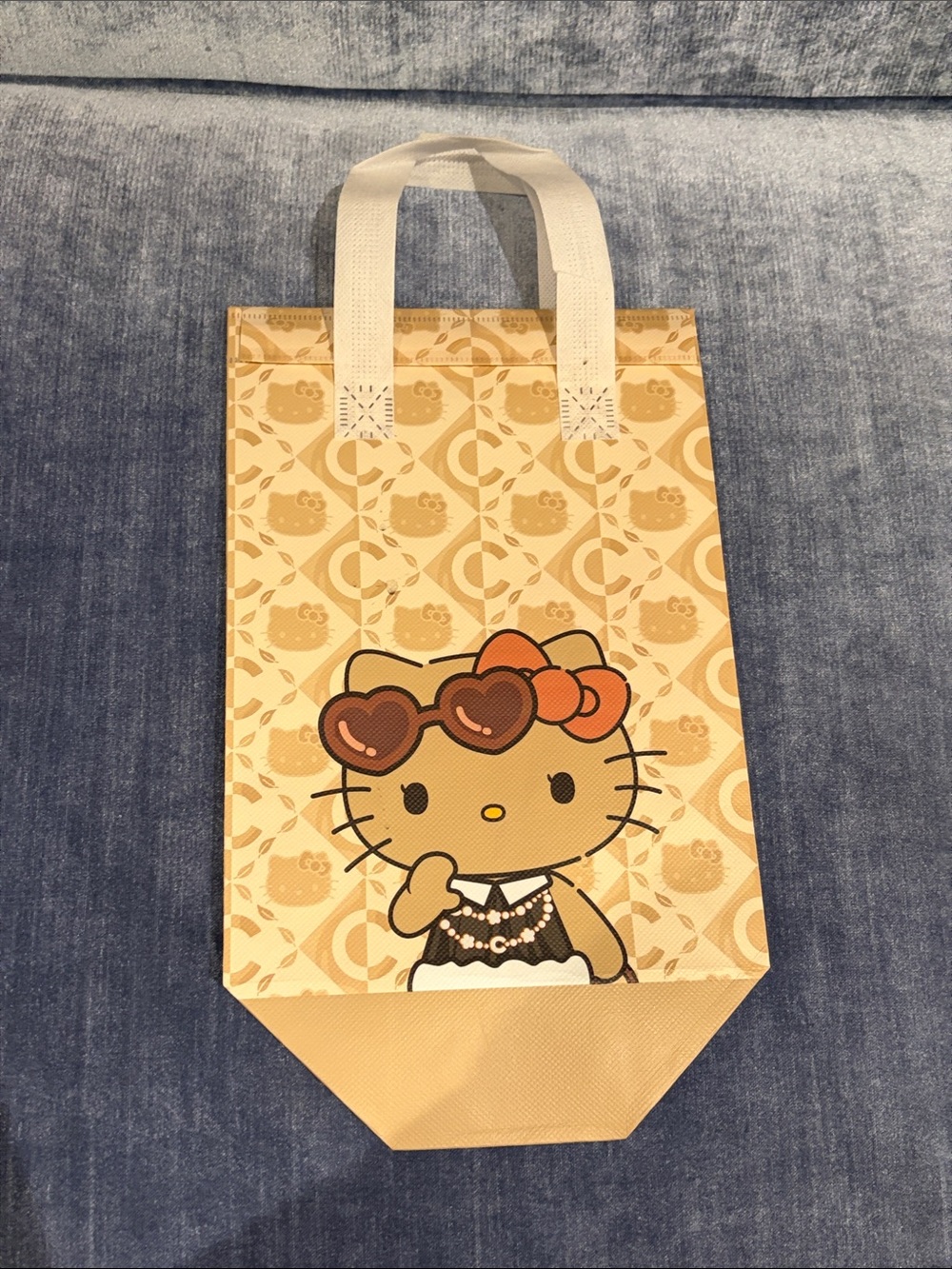 Hello Kitty Beige Tote Bag with Heart Sunglasses